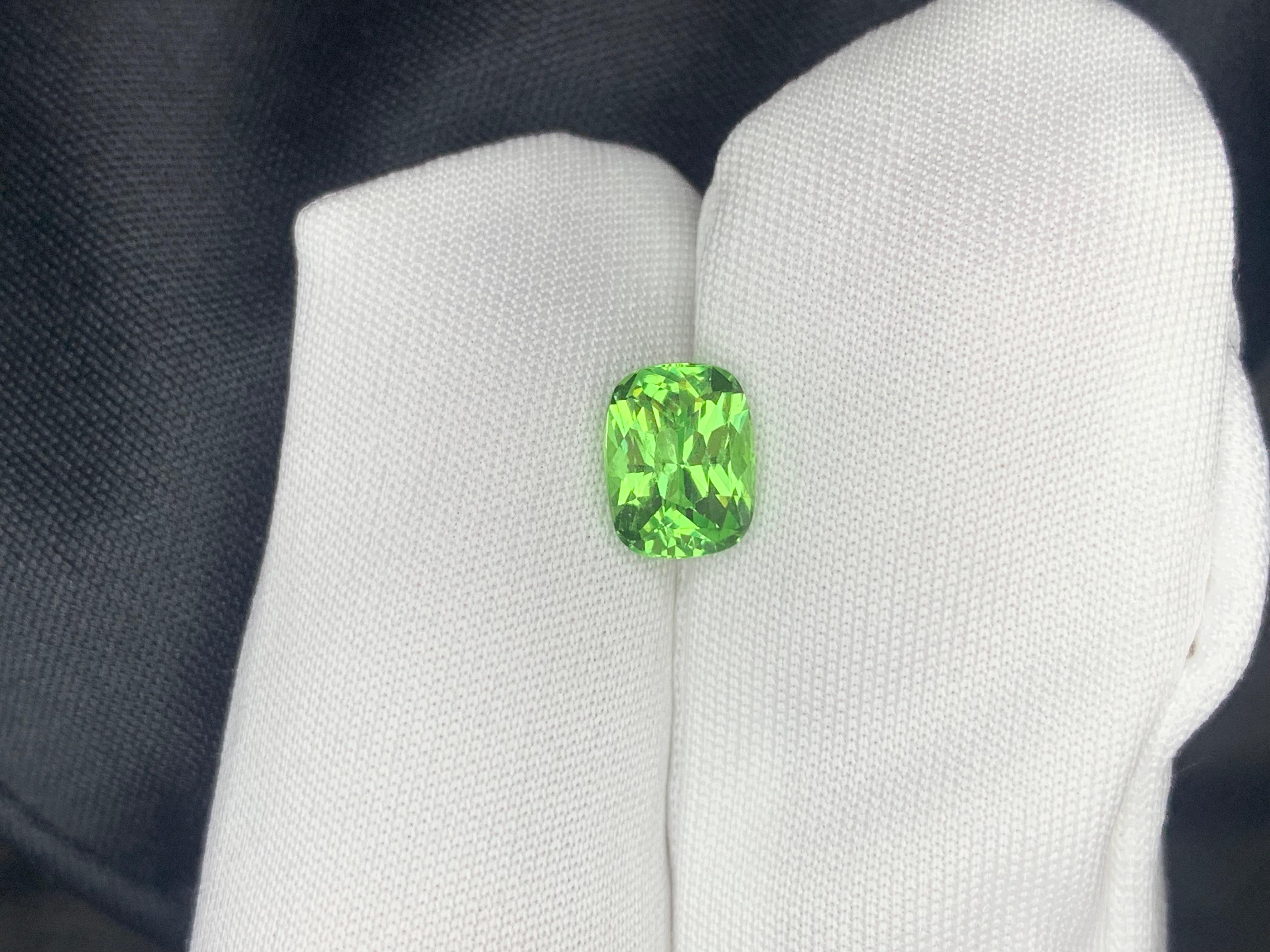 1.50 Carat Natural Loose Tsavorite Garnet Cushion Shape Gemstone (pierre précieuse en forme de coussin) en vente 4