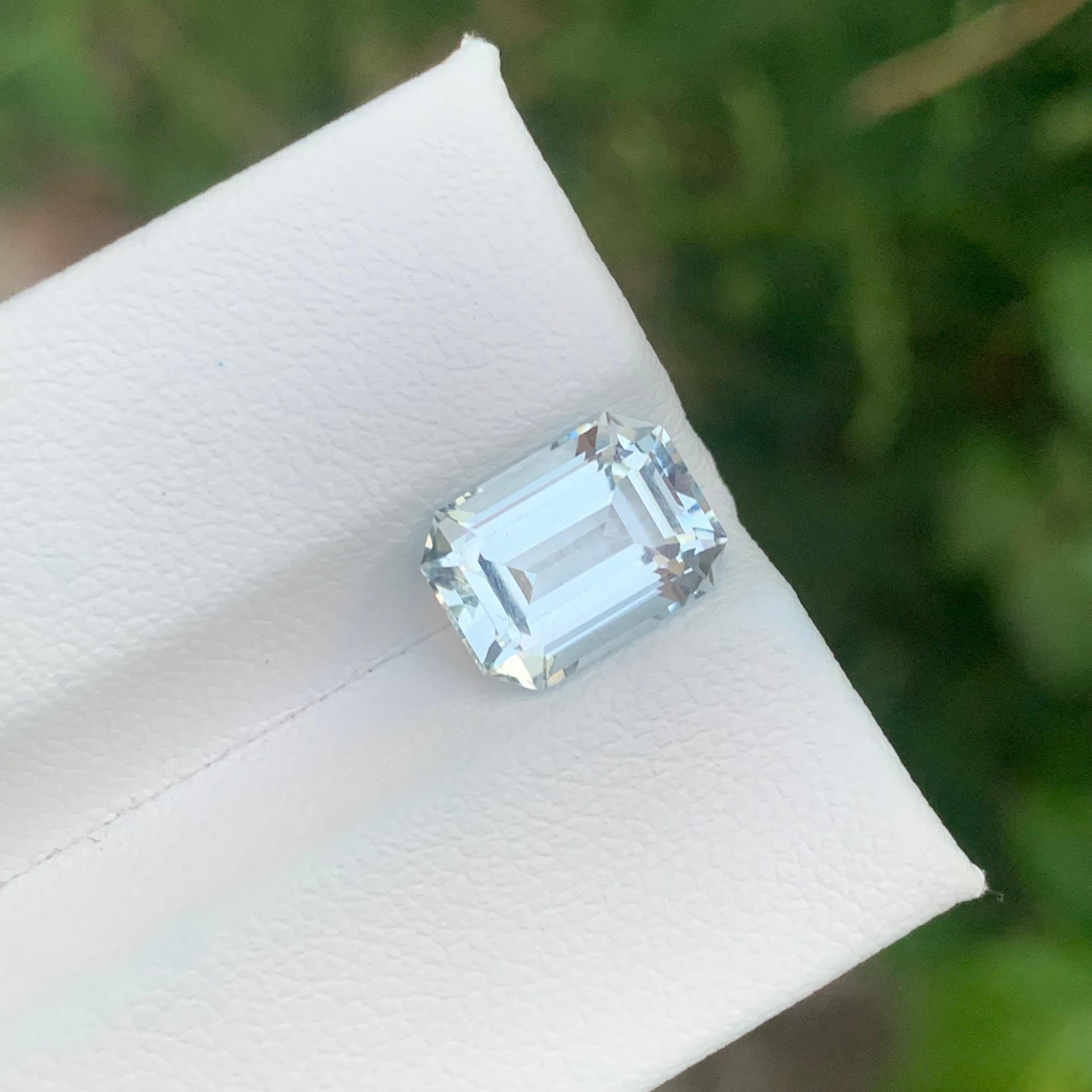 Facettierter Aquamarin

Gewicht: 2,85 Karat
Abmessungen: 9.7 x 7.2 x 5.5 Mm
Herkunft; Shigar-Tal Pakistan
Behandlung: Nicht
Farbe: Cremeweiß
Die Form: Smaragd 

Der Aquamarin aus dem pakistanischen Shigar-Tal wird wegen seiner außergewöhnlichen