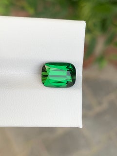 Pierre précieuse de 4,20 carats, tourmaline verte, taille coussin, destinée à la joaillerie