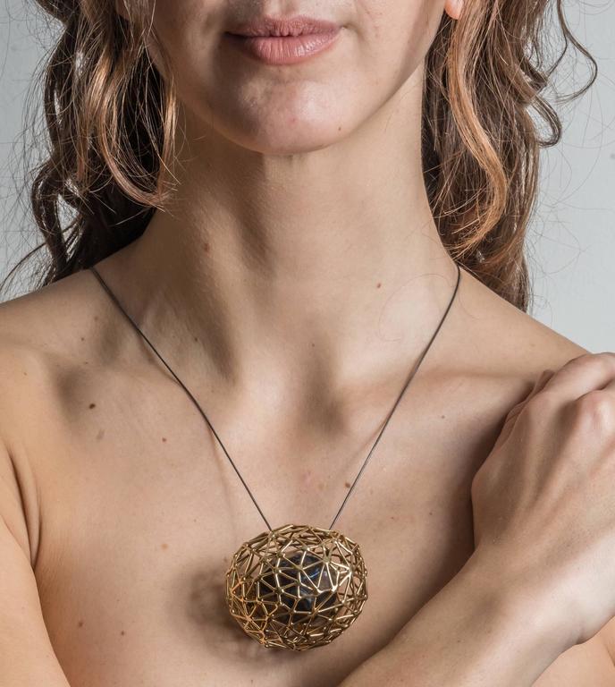 Contemporary Sospeso pendant by Giorgio Vigna, 2014 - limited edition - Artist Jewellery For Sale