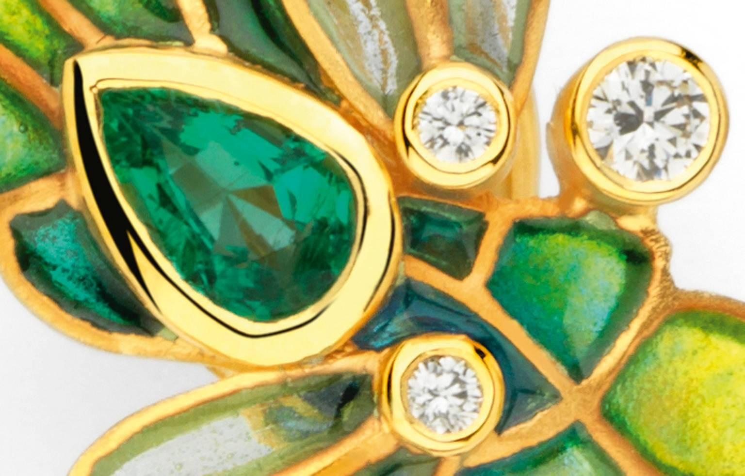 18Kt yellow gold, emeralds, diamonds and fire enamel earrings (post and clip)
edition of 15
signed and numbered

“The Fly is for us a symbol of freedom. It can go anywhere, be everywhere and we don’t even notice its presence, because she is so