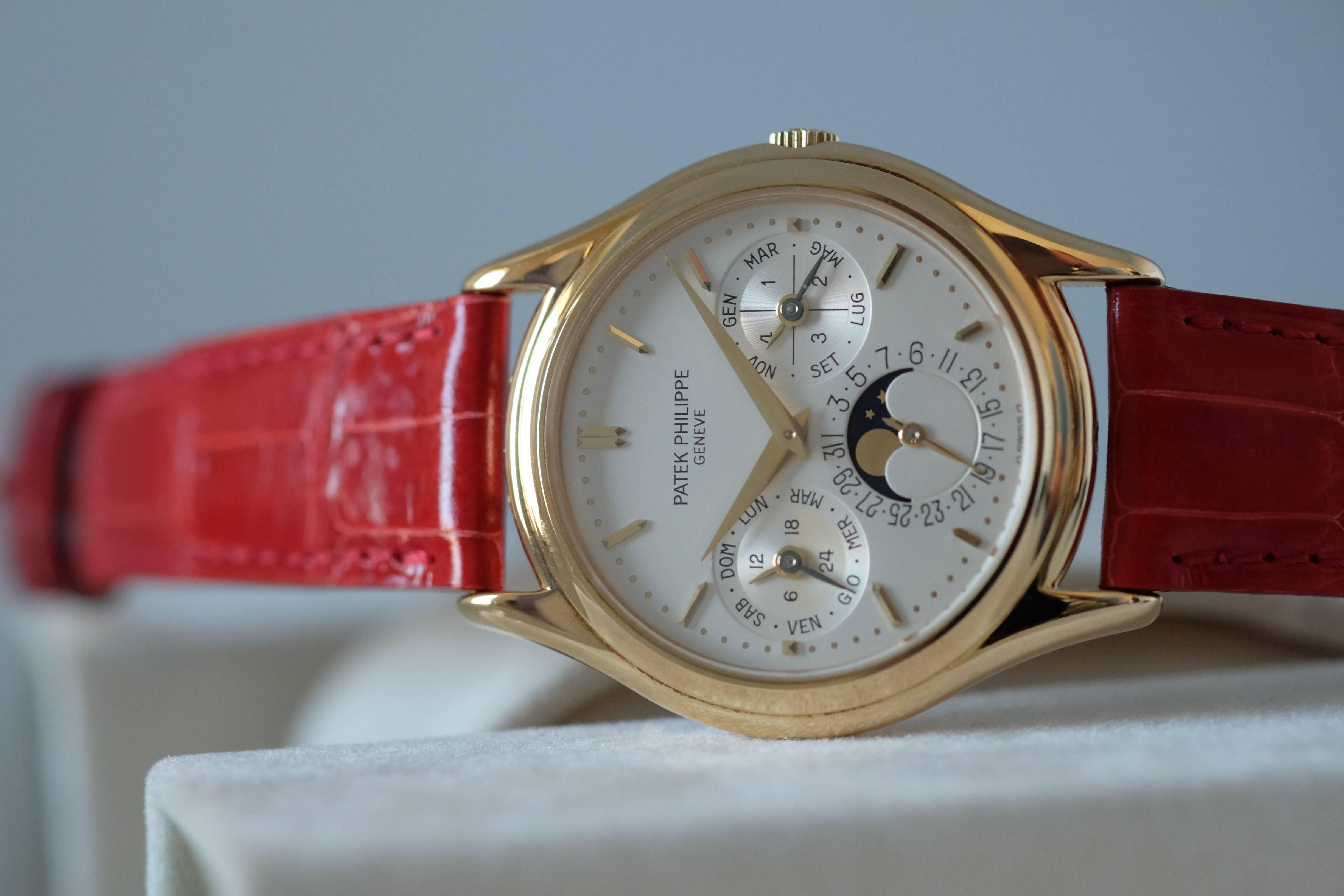 Patek Philippe Yellow Gold Perpetual Calendar Wristwatch In Excellent Condition In New York, NY