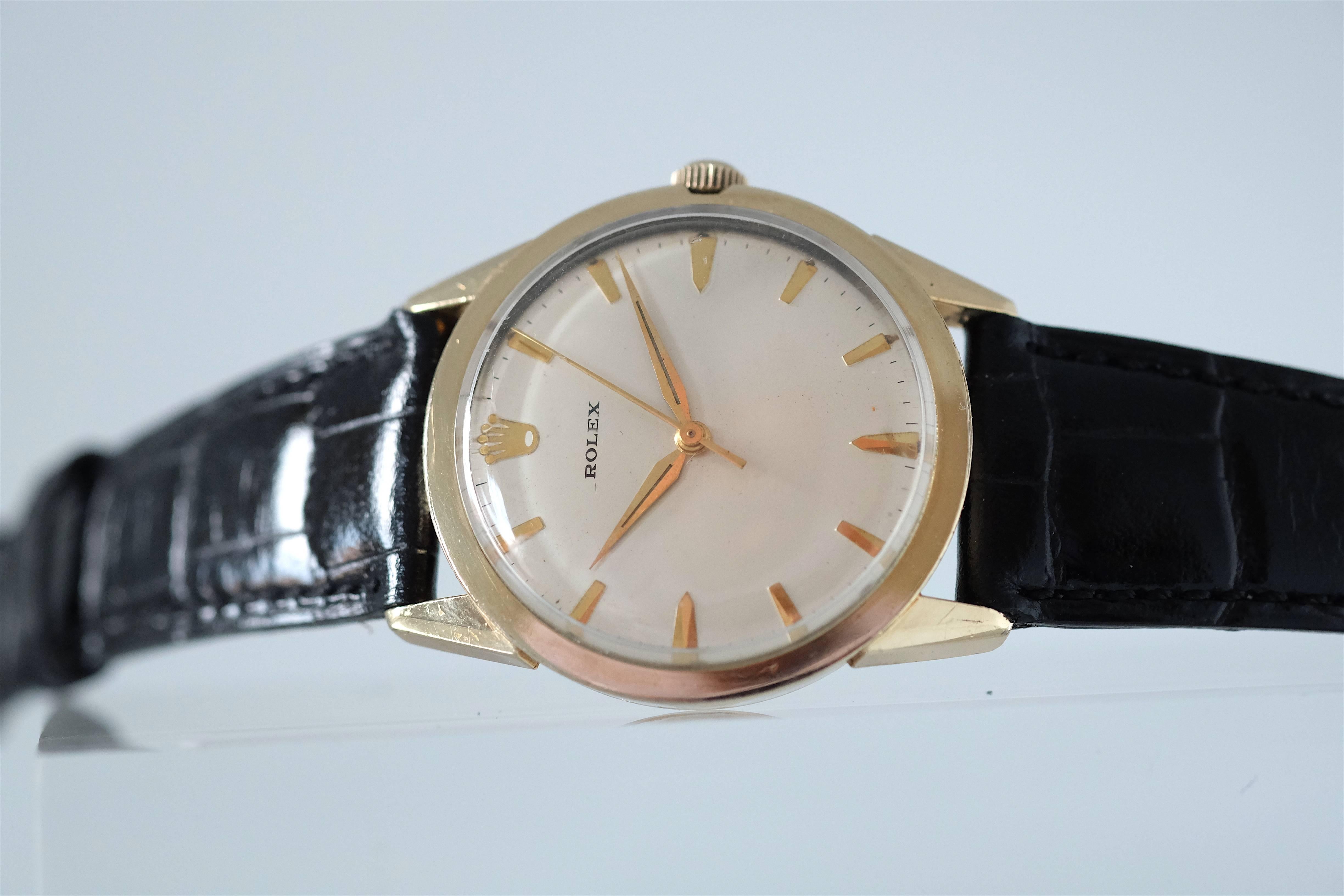 Rolex, automatic, fitted with calibre 1520. Gold Filled Circa 1960's

Case. Three-body, 14kt gold filled polished and brushed, with snap back case. Case show some aging with knife marks one one side.

Dial. Original dial cream color .