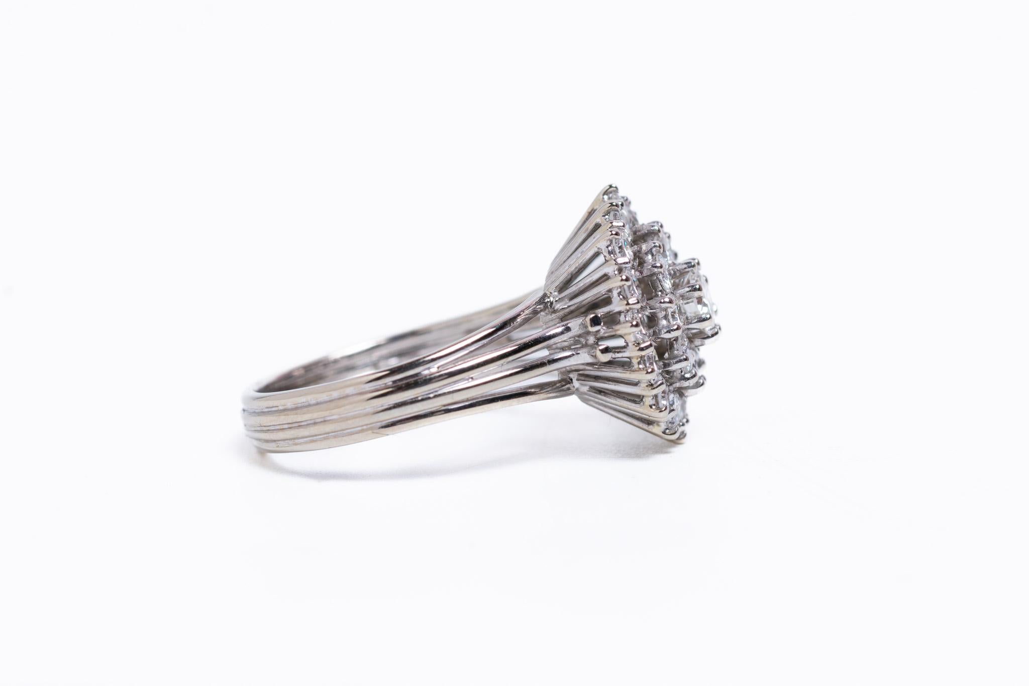 Anello a tre livelli con diamante d'epoca in oro 18 ct. In condizioni buone in vendita a Portland, England