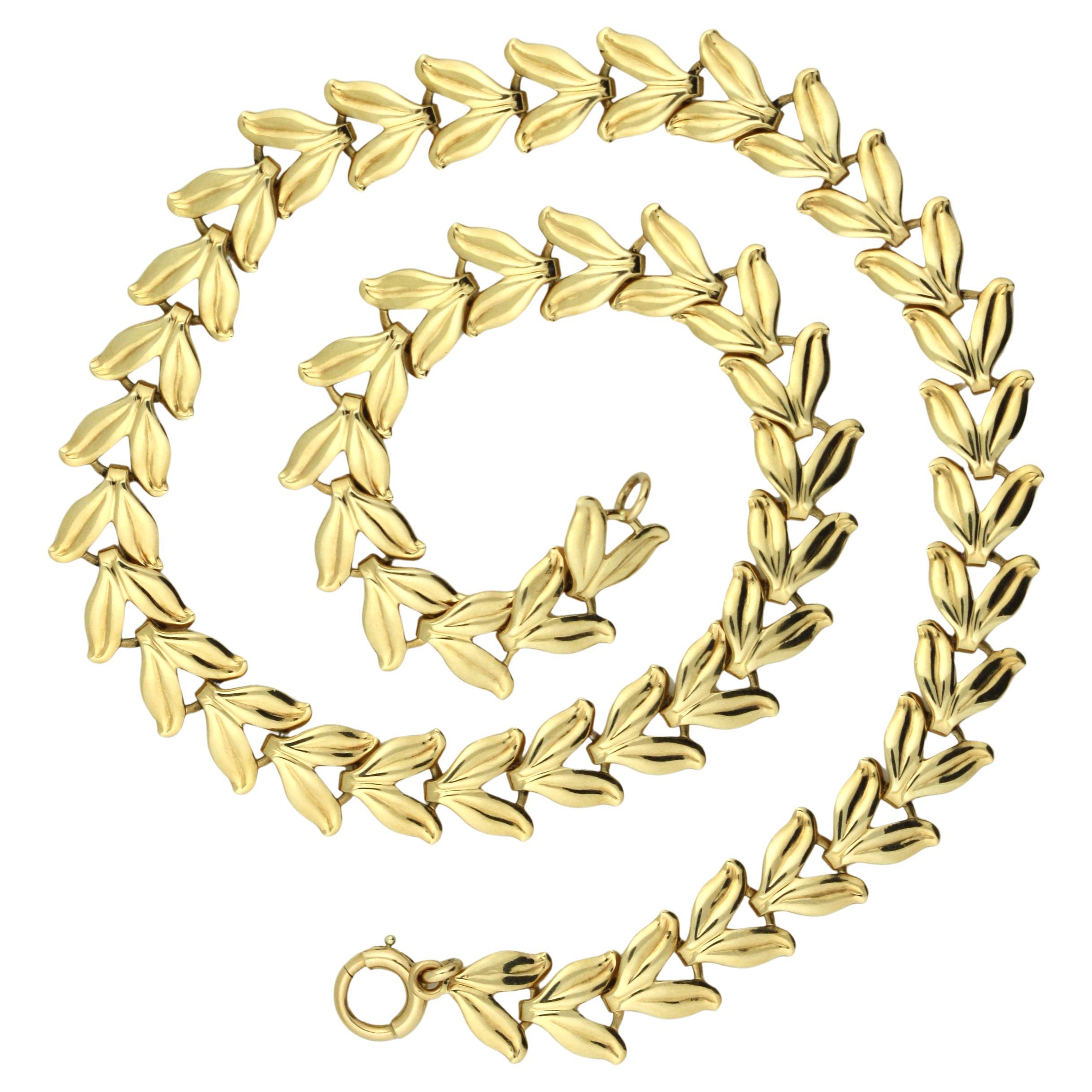 14KG Leaf Design Choker Necklace
Beautiful and elegant vintage heavy 14k yellow gold choker necklace composed of 51 leaf shaped links about 9mm wide and 16 inch long,  weight about 29.2 grams. The clasp is incorporated with large and small ring on