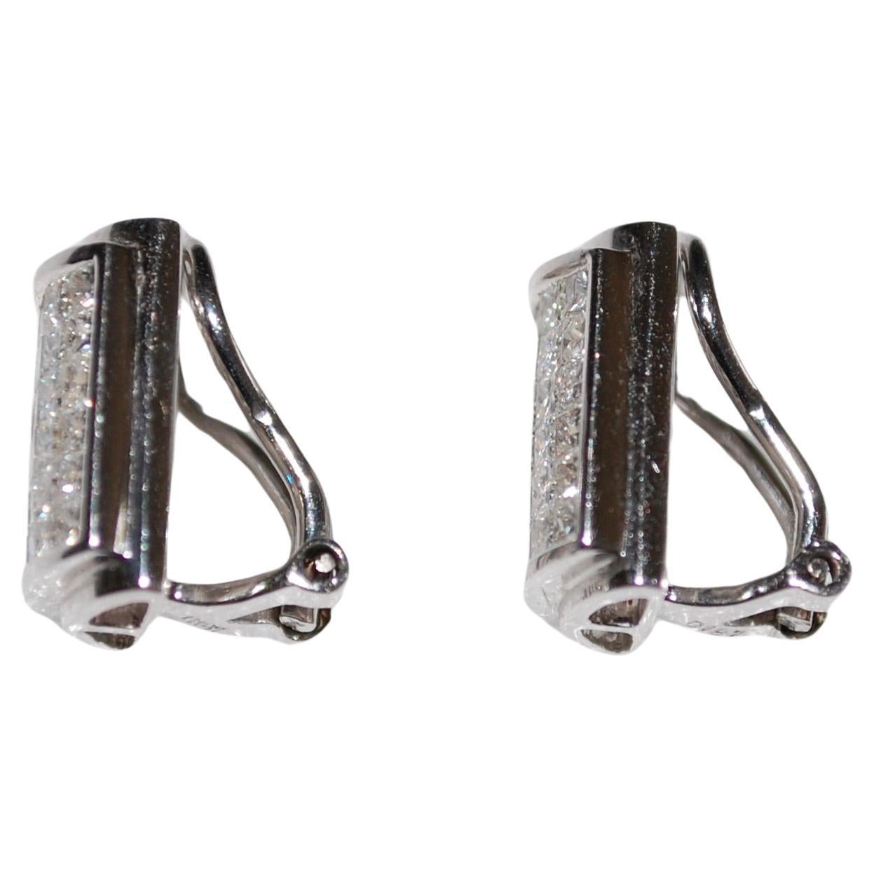 18k White Gold Pave Diamonds Clip on Earrings In Excellent Condition For Sale In Lake Worth, FL