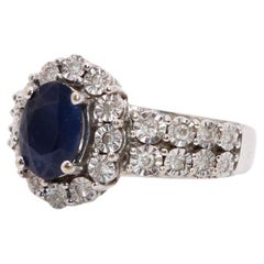 Anillo de diamantes y zafiros de oro blanco de 14 quilates