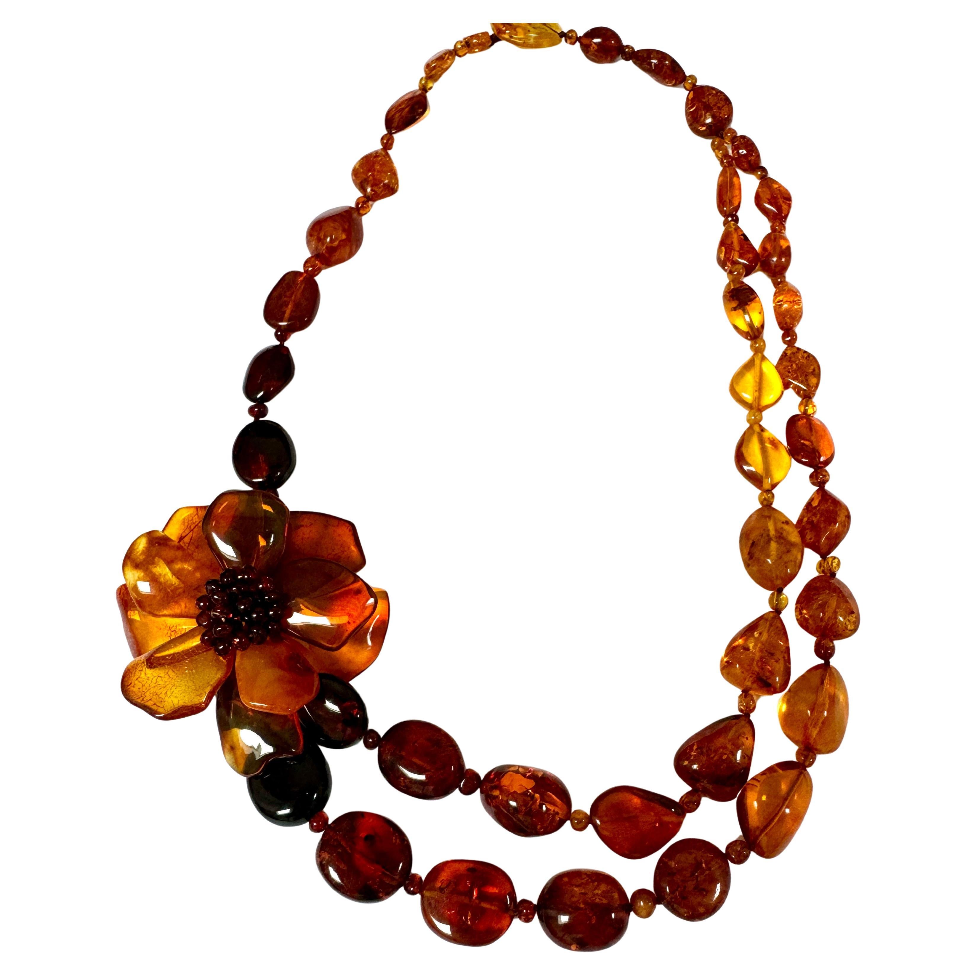 Collana di ambra a fiori in vendita