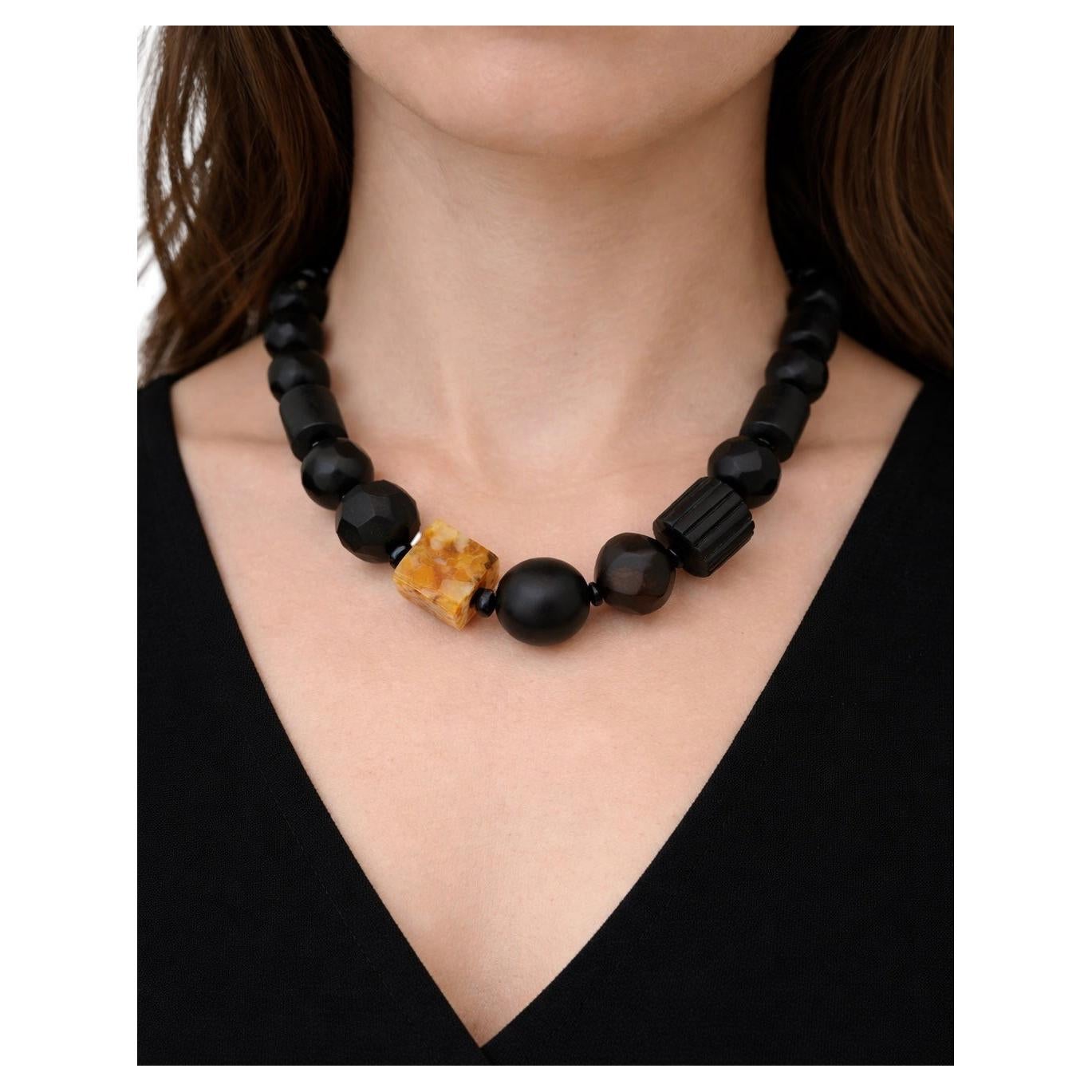 Collar llamativo de ámbar negro, tallado a mano, 20 pulgadas