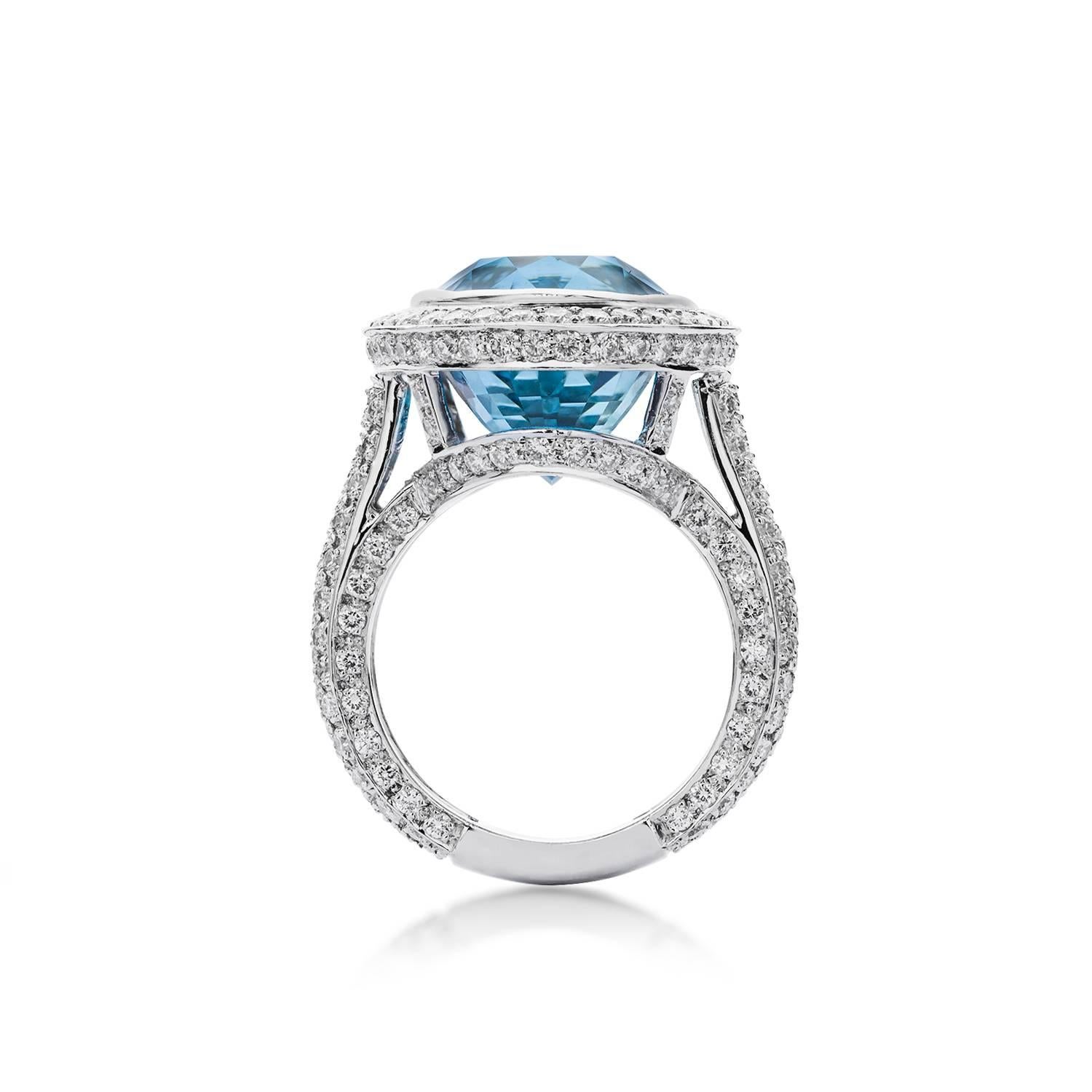 Modern Oval Aquamarine Diamond Gold Ring For Sale