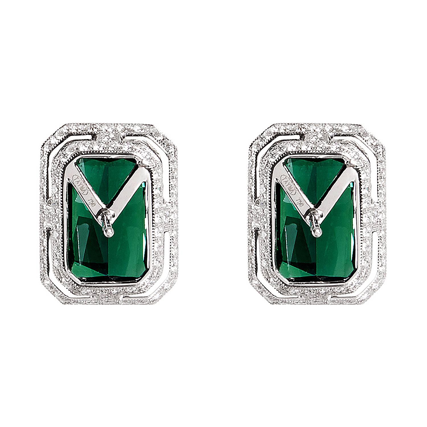 Chrome Green Tourmaline Diamond Earrings   In Excellent Condition For Sale In Hong Kong, HK