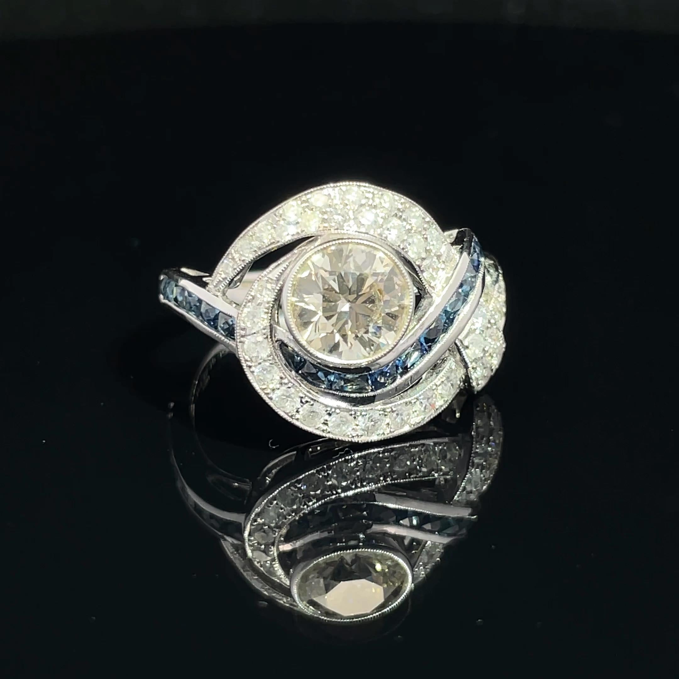Ring aus 18 Karat Weißgold mit wirbelndem blauem Saphir und natürlichem Diamant (Brillantschliff) im Angebot
