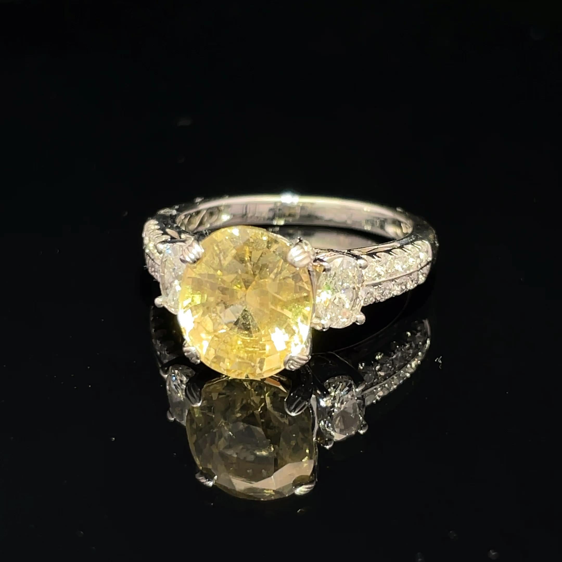 Erhöhen Sie Ihre Eleganz mit diesem atemberaubenden Diamantring aus 18 Karat Weißgold, einem wahren Meisterwerk, das die Essenz von Luxus und Raffinesse einfängt. Sein Herzstück ist ein fesselnder ovaler gelber Saphir, der Wärme und Lebendigkeit