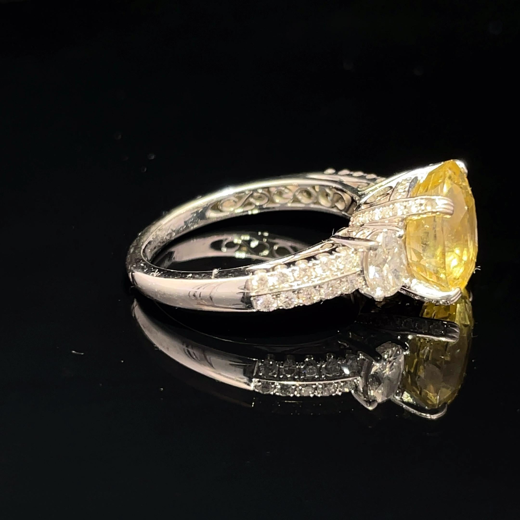 18k Weißgold Gelb Saphir und Diamant Ring für Damen oder Herren im Angebot