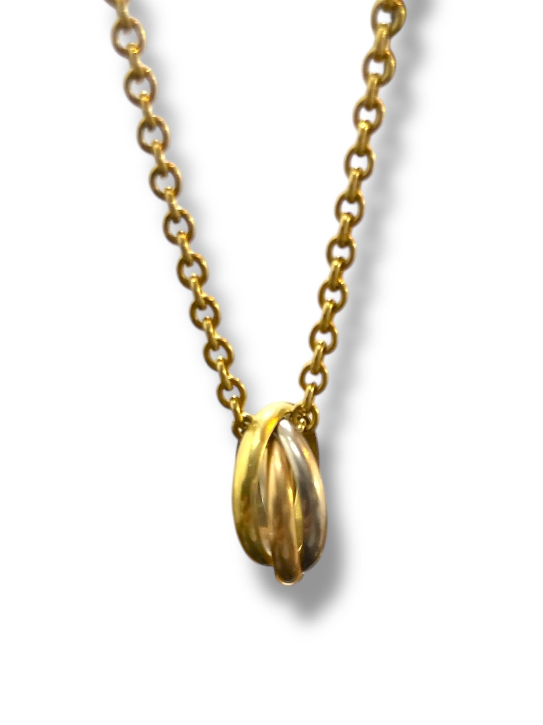 Collana con ciondolo Trinity Ring multicolore in oro 18k di Cartier In condizioni buone in vendita a New York, NY