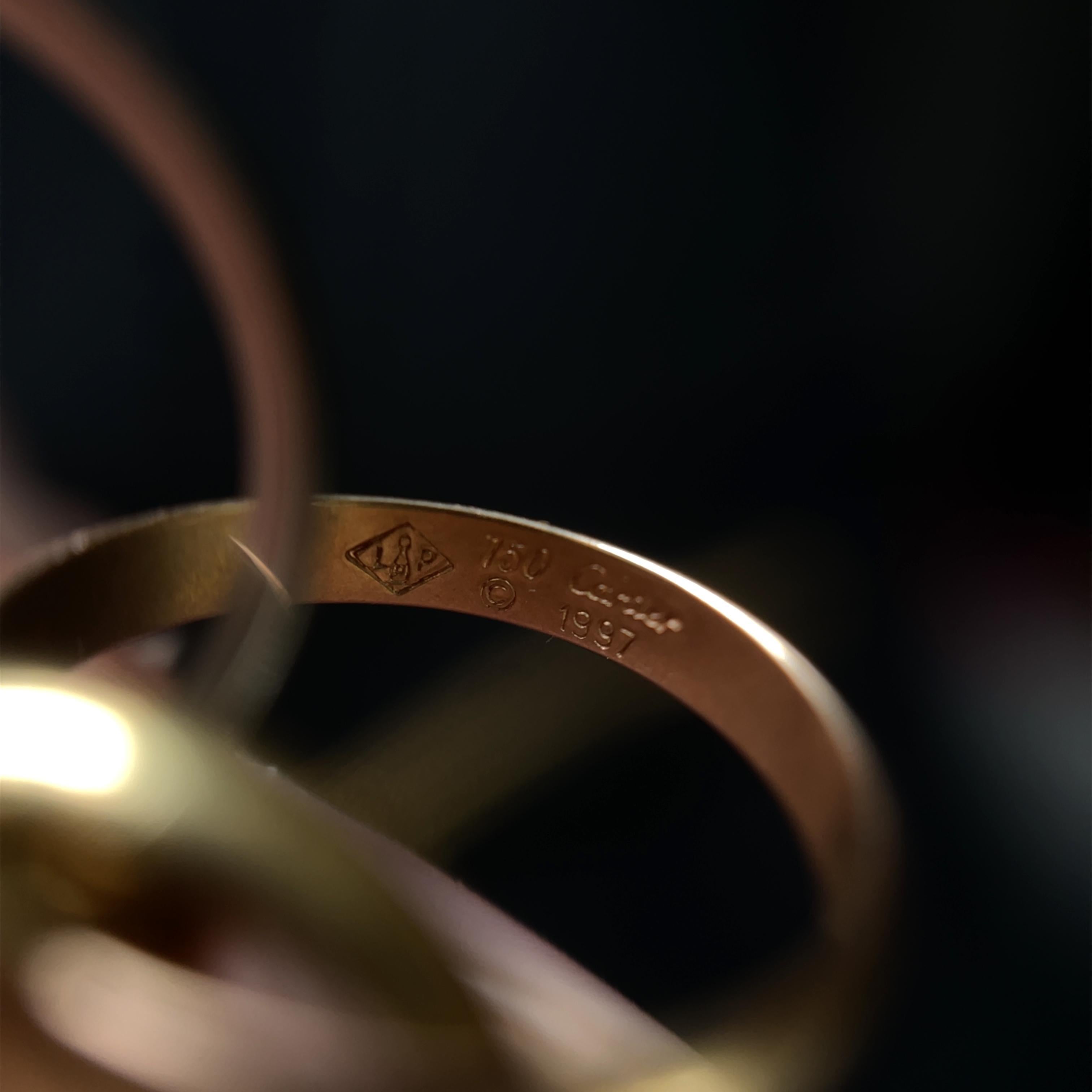 Collana con ciondolo Trinity Ring multicolore in oro 18k di Cartier in vendita 5