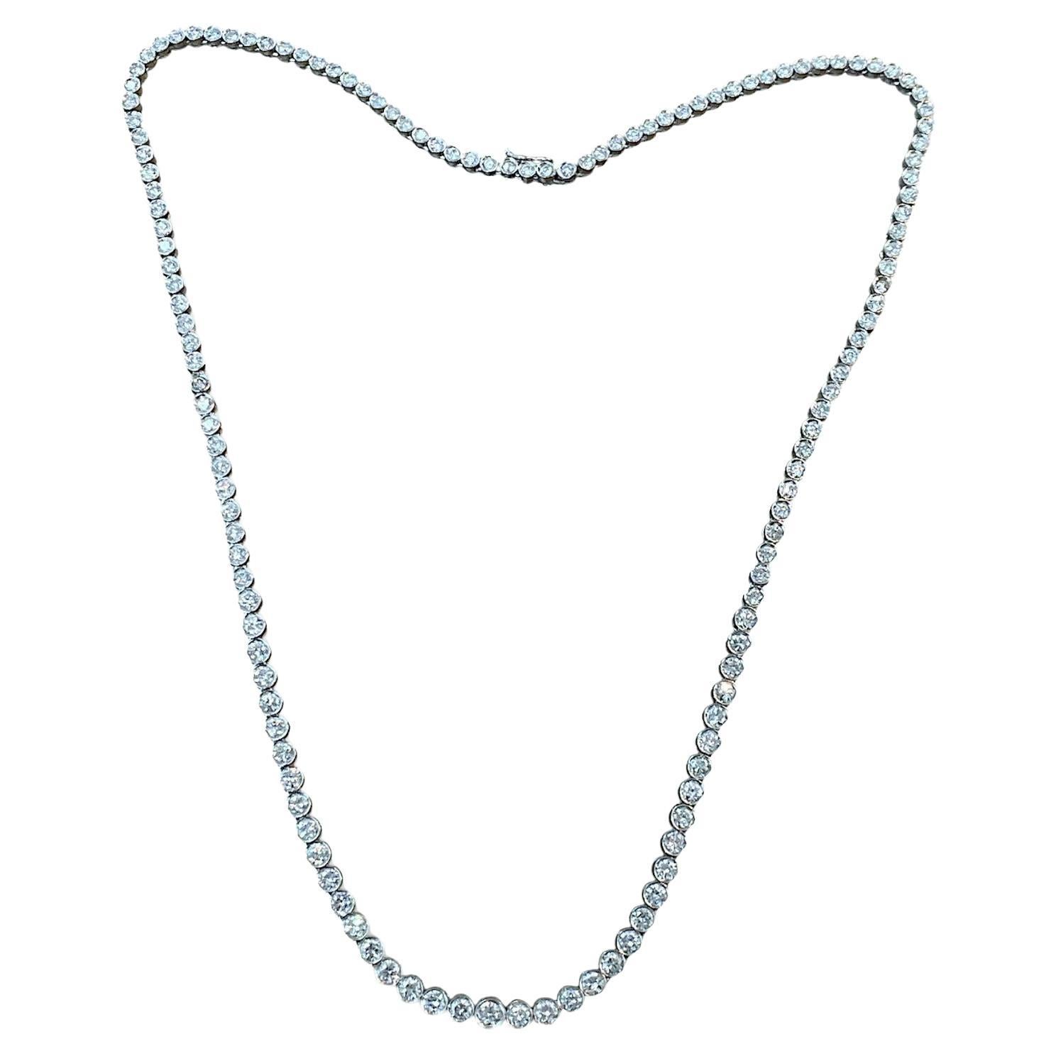 Collar de tenis de diamantes engarzados en bisel de platino en venta