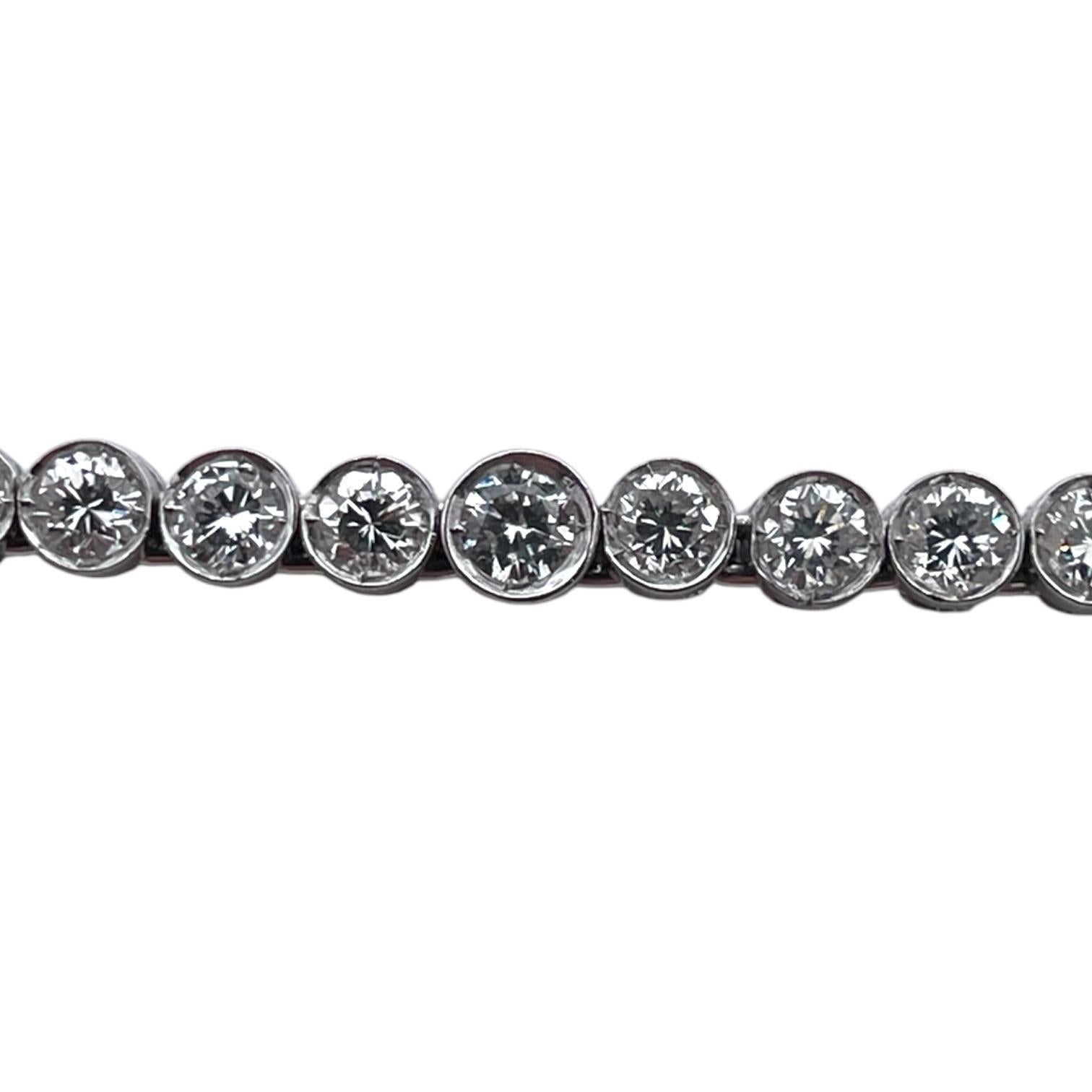 Femenino o masculino Collar de tenis de diamantes engarzados en bisel de platino en venta