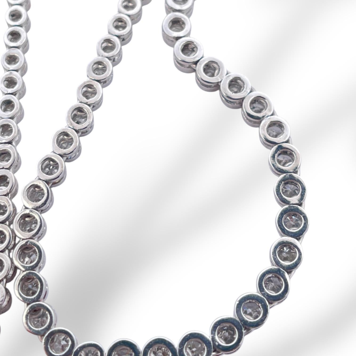 Collar de tenis de diamantes engarzados en bisel de platino en venta 1
