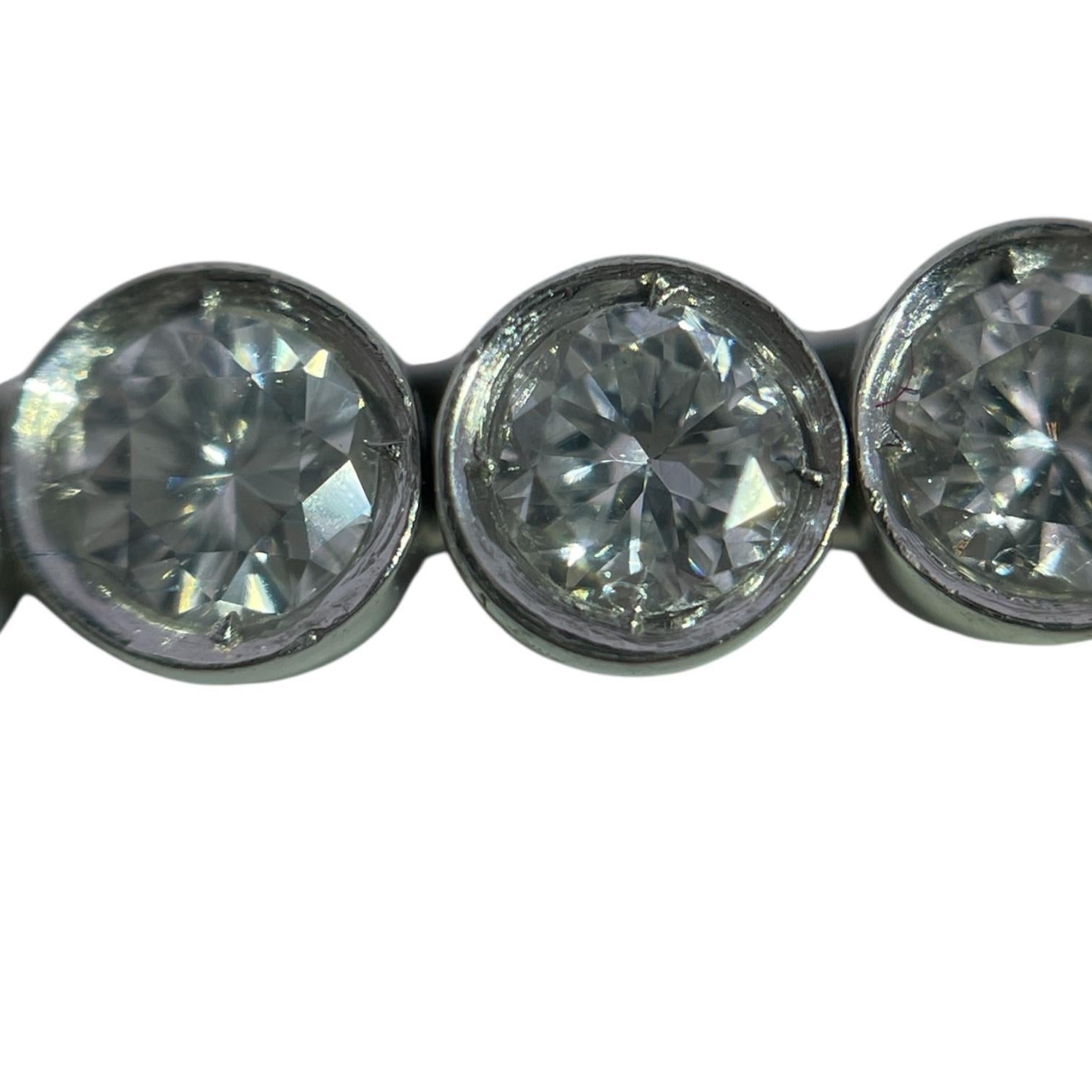 Collar de tenis de diamantes engarzados en bisel de platino en Excelente estado para la venta en New York, NY