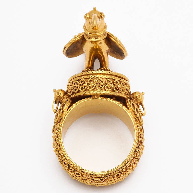 Pet Bird Ring In Excellent Condition In Fifth Avenue, NY