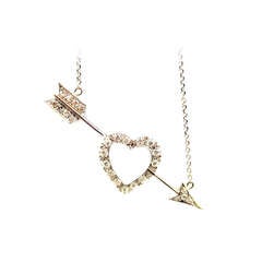 Herz- und Pfeil-Anhänger aus Weißgold und Diamant