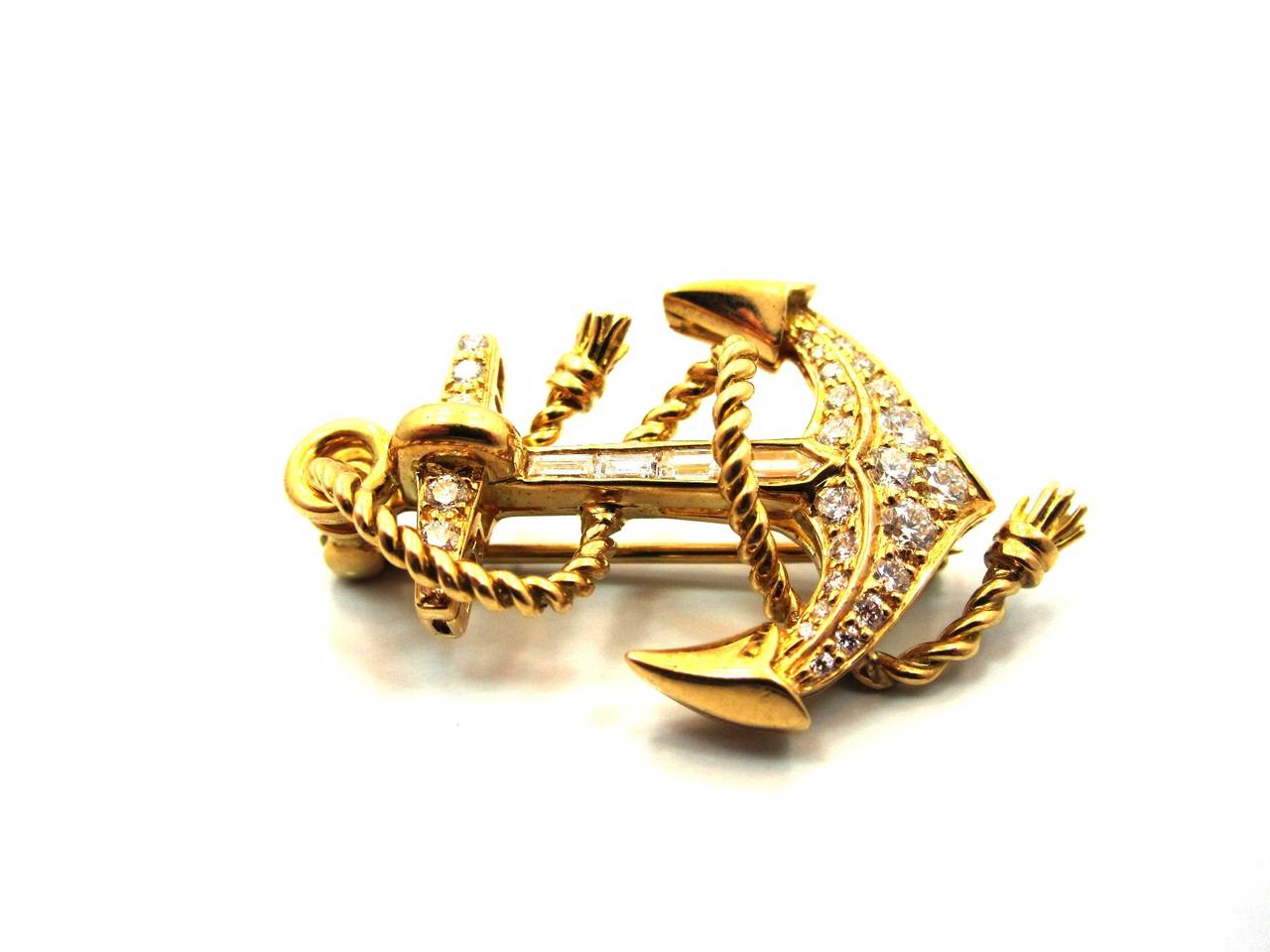 1970's 18 karat yellow gold & diamond Anchor motif brooch by Oscar Heyman.

Set with 32 Baguette & Round Brilliant Cut diamonds weighing an estimated 1.00 Ct. total. E-F in color grade & VVS-VS clarity grade.

Oscar Heyman signature & serial