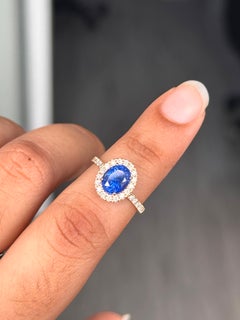 2.2 Carats Sapphire in 9K Yellow Gold