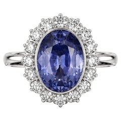 Anello con zaffiro di Ceylon da 4,95 carati e diamanti a corona in oro 18 carati