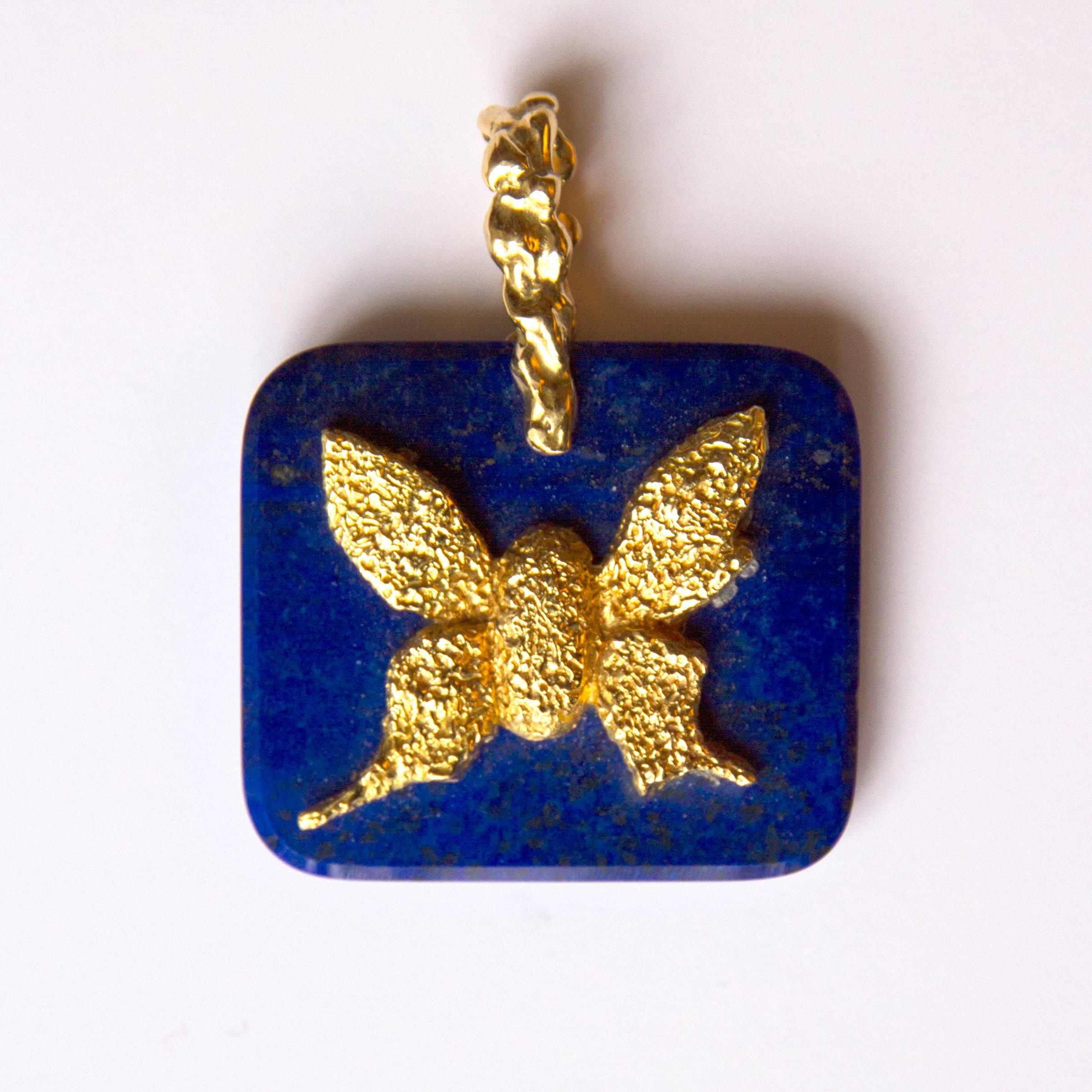 Express Shipping insured during the Lockdown

Beautiful 18K Gold and Lapis Lazuli pendant by Georges Braque (1882-1963), inventor of cubism. 
The piece is called 