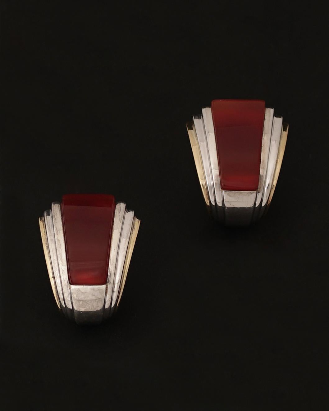 Puiforcat
Clip-on Earrings, Circa 1970
18K Gold, Silver, Carnelian
Signed PUIFORCAT (Photo 6), French Hallmarks for gold and Silver (Photos 7 and 8)
Weight : 28,50g

Wonderful and rare Puiforcat Earrings inspired by Art Deco design that can also be