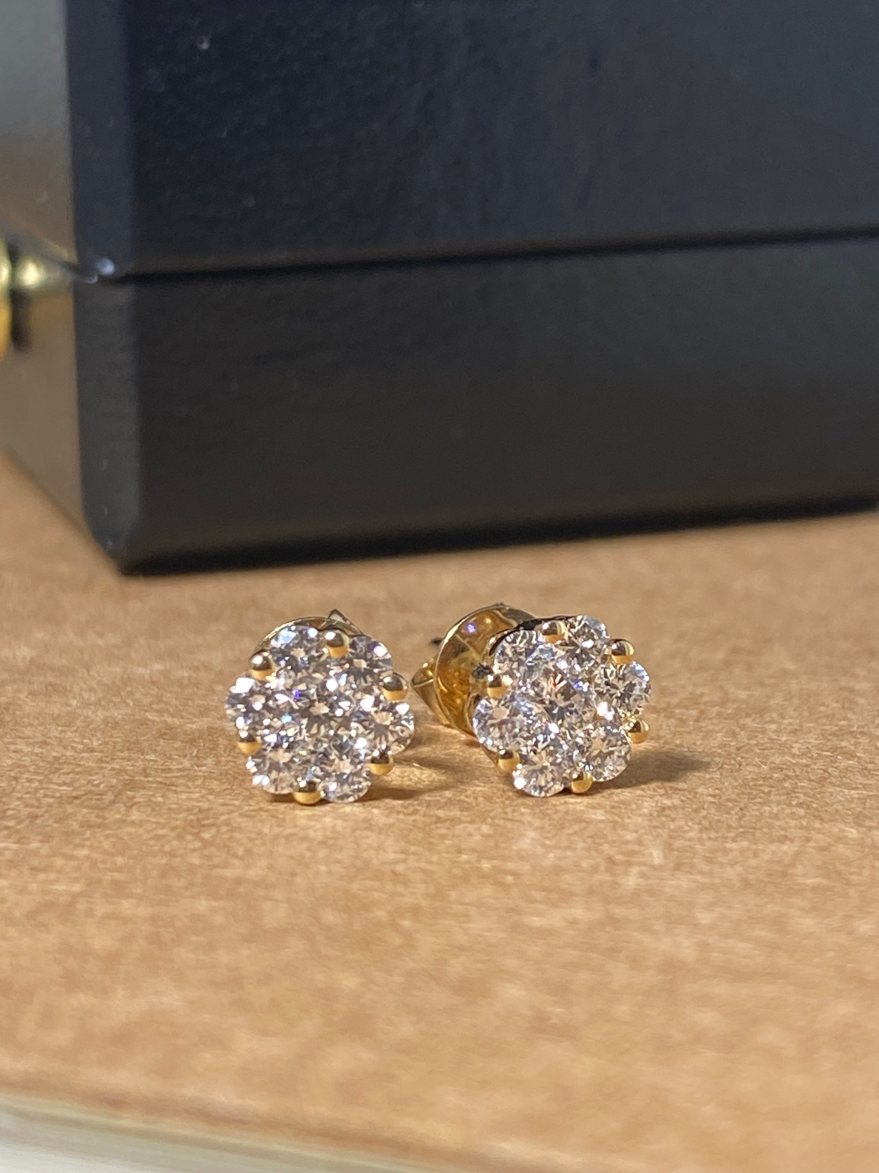 Magnifiques clous d'oreilles marguerite en or rose 18 carats avec grappes de diamants de 0,85 carat E/VS. en vente