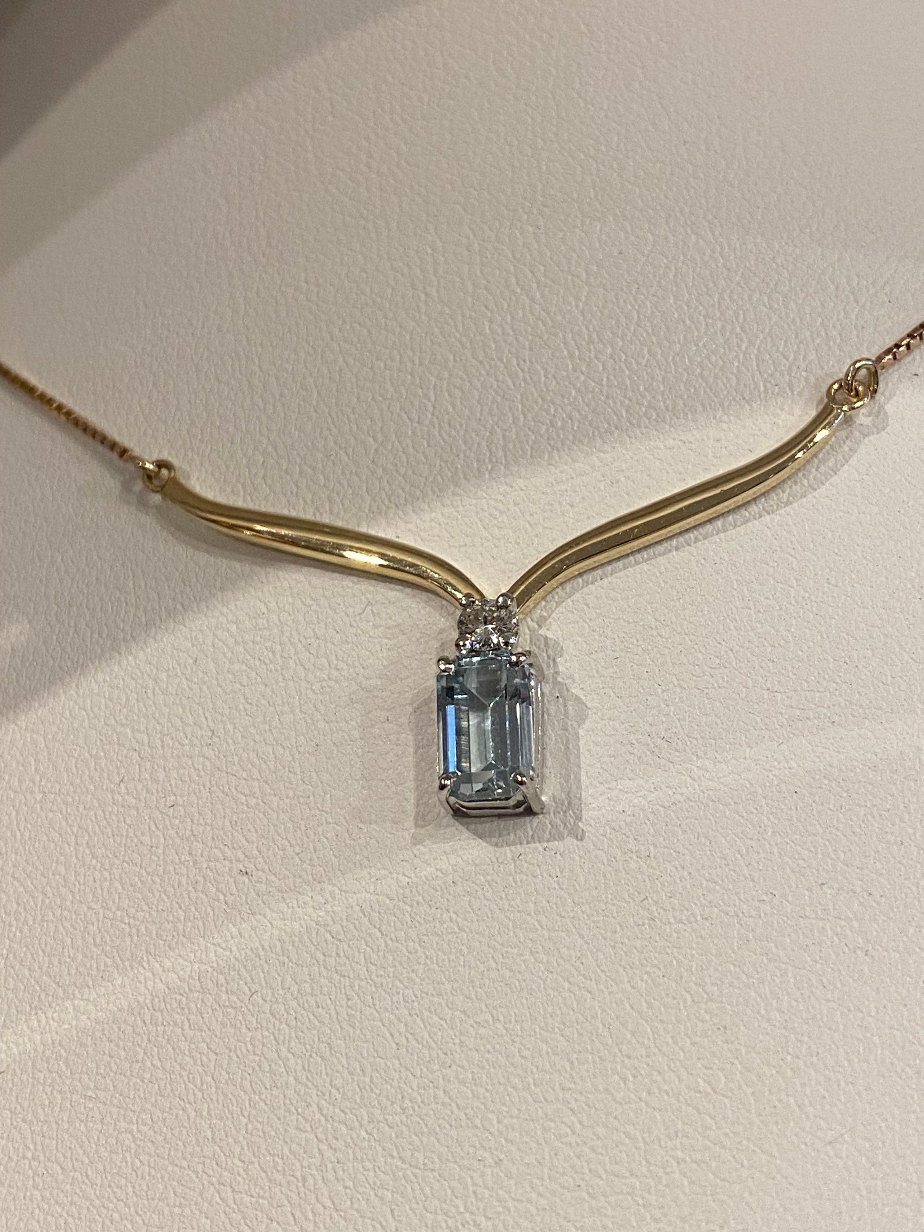 2.50ct Emerald Cut Aquamarine & Diamond Italian 9K Gold Pendant Necklace In Excellent Condition For Sale In MELBOURNE, AU