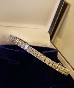 Pulsera "en Tremblant" de oro de 18 quilates con medio diamante cubista de 2,50 ct (x 50)