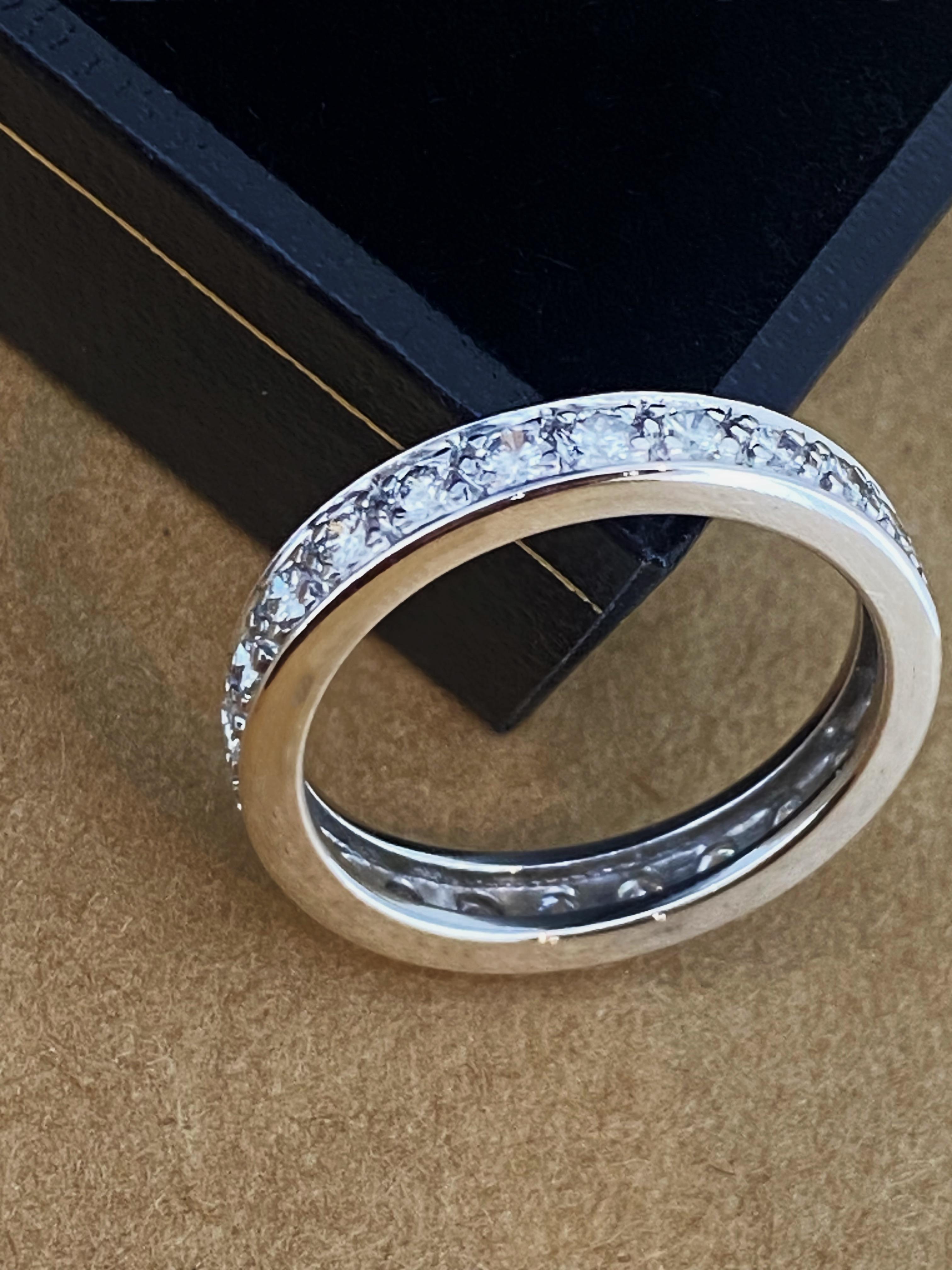 Hervorragende 1,00ct Thread & Grain Set Diamond Full Eternity Band in 18K Weißgold im Zustand „Hervorragend“ im Angebot in MELBOURNE, AU
