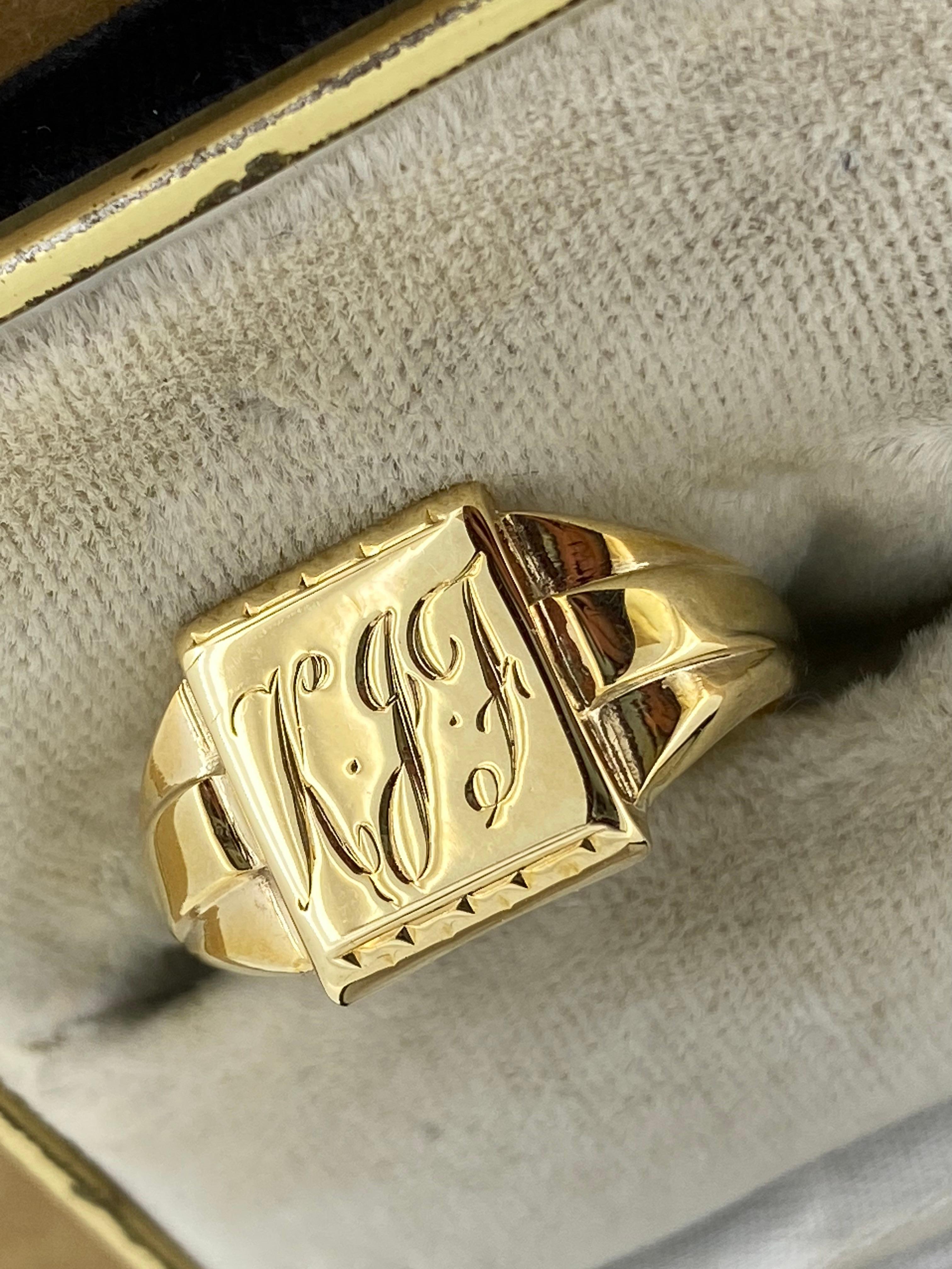 9K  Anello da uomo con sigillo vintage inciso in oro giallo e marchi inglesi in vendita 1