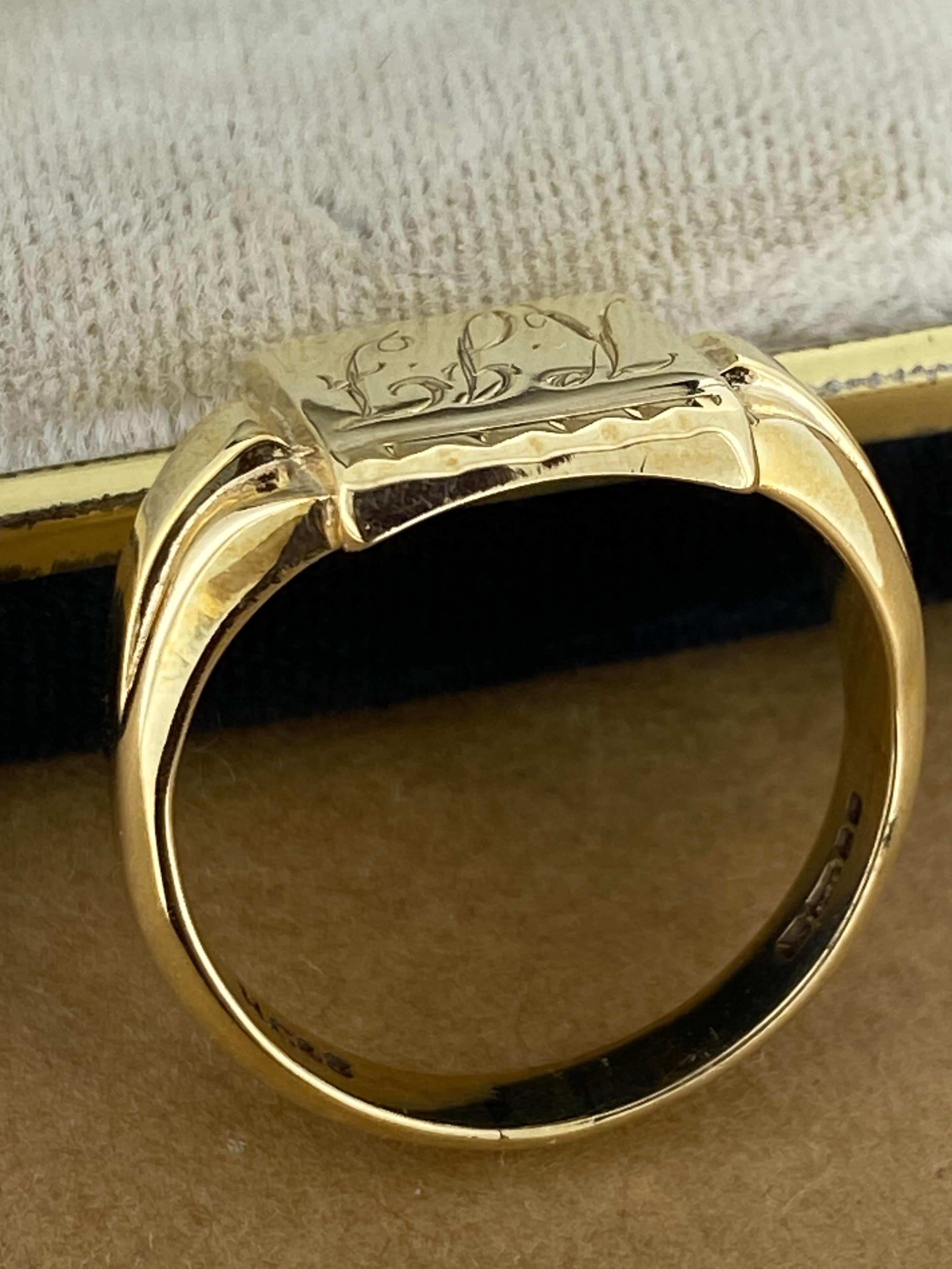 9K  Anello da uomo con sigillo vintage inciso in oro giallo e marchi inglesi in vendita 2