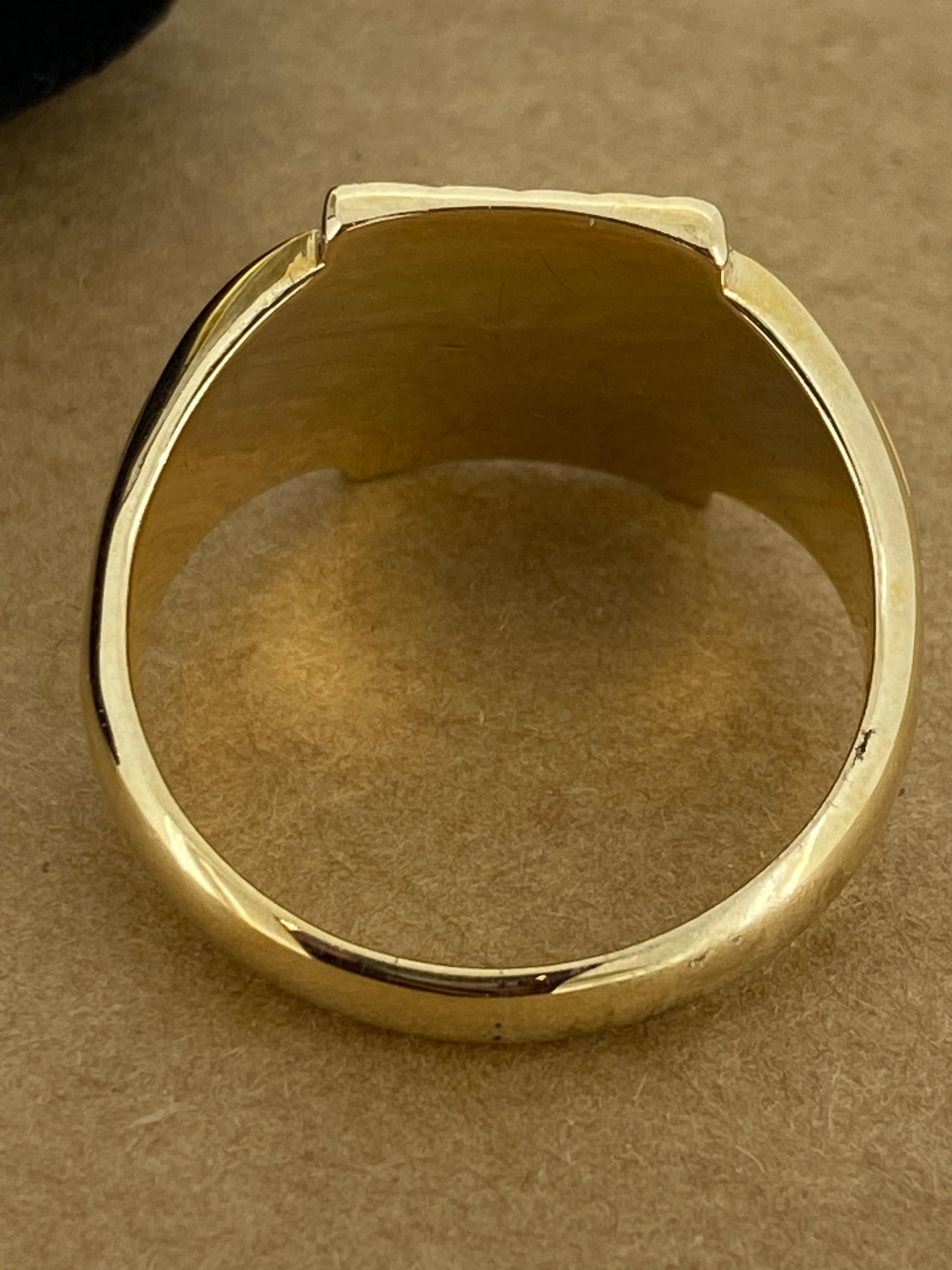 9K  Anello da uomo con sigillo vintage inciso in oro giallo e marchi inglesi in vendita 3