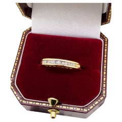 Superbe bague / alliance en or jaune 9 carats sertie d'un diamant de 0,80 ct taille baguette (sertissage en rail)