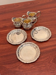 Jugendstil-Kannen und Servierteller der Gebrüder Kühn aus 800er Silber (3 Stück): 140 g.