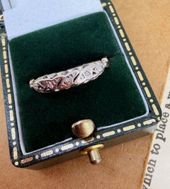 Art-Deco 5-Stone Grain Set Diamond Pierced Foliate Band in 18K Gold & Platinum