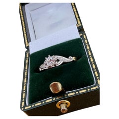 Anello in oro 18 carati/platino in stile Art Déco con diamante solitario da 0,30 carati e dettagli decorativi, finitura milgrain