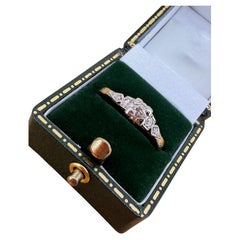 Anello in oro 18 carati e platino in stile Art Déco con solitario da 0,30 carati e pietre di contorno