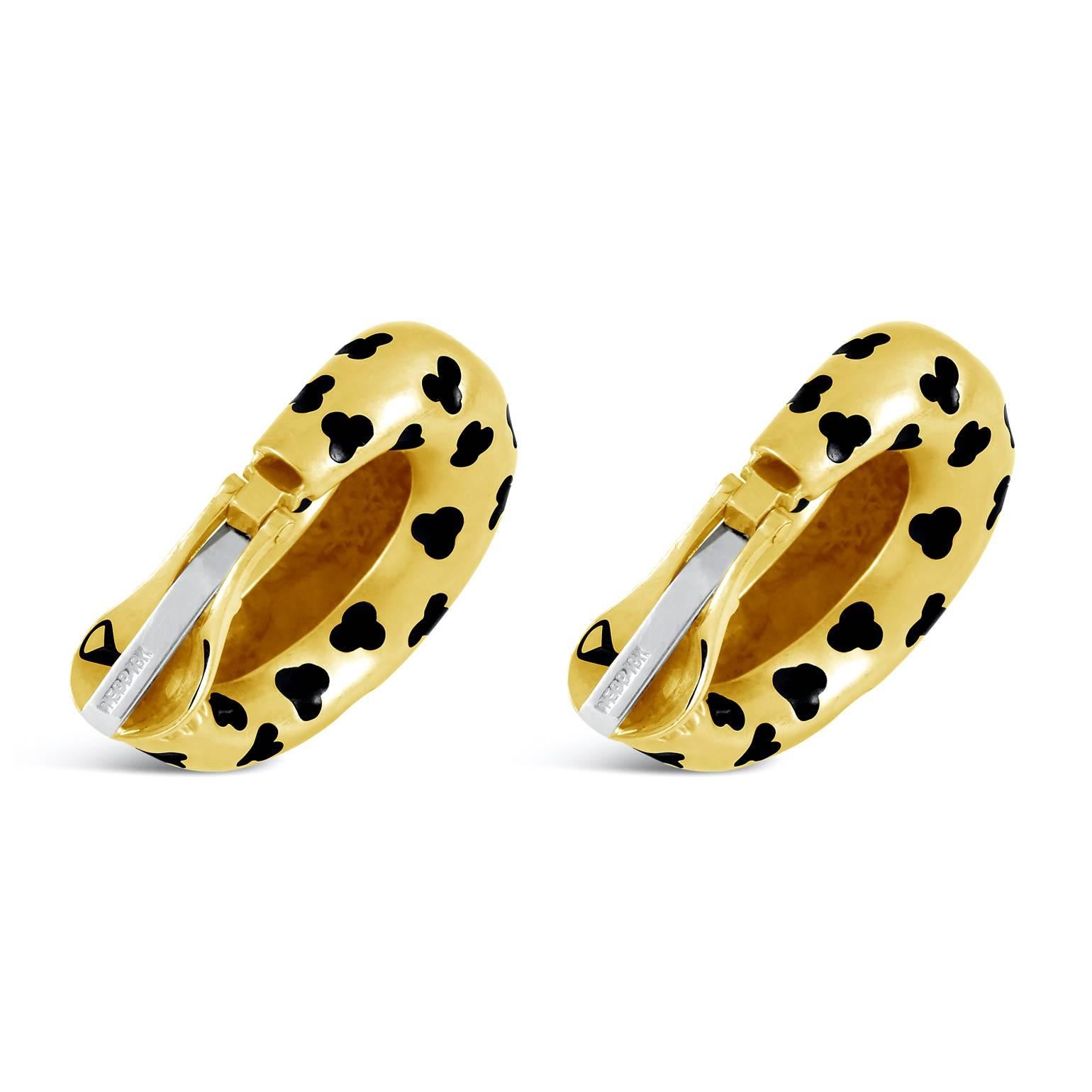 The classic teardrop gets a geometric bump with the graduated rippling effect of the leopard's spots.
