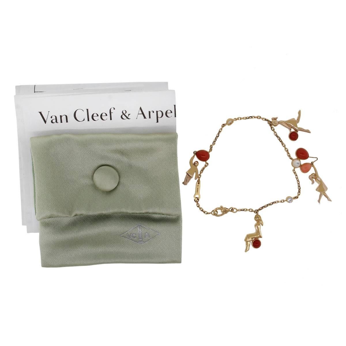 Women's Van Cleef & Arpels Coral Moonstone Gold Romance Bracelet