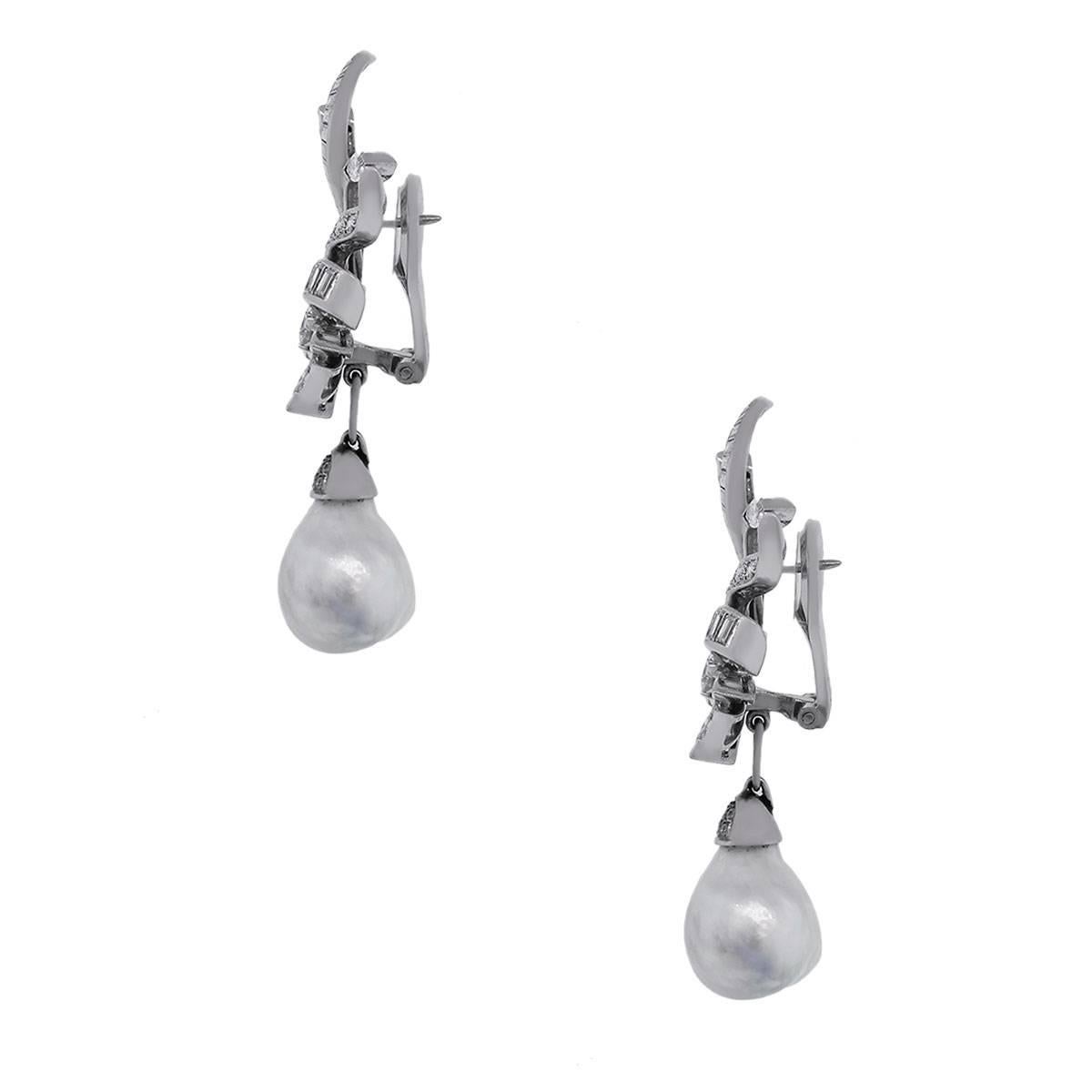 Round Cut 4.0 Carat Diamond and Pearl Dangle Earrings Platinum in Stock For Sale