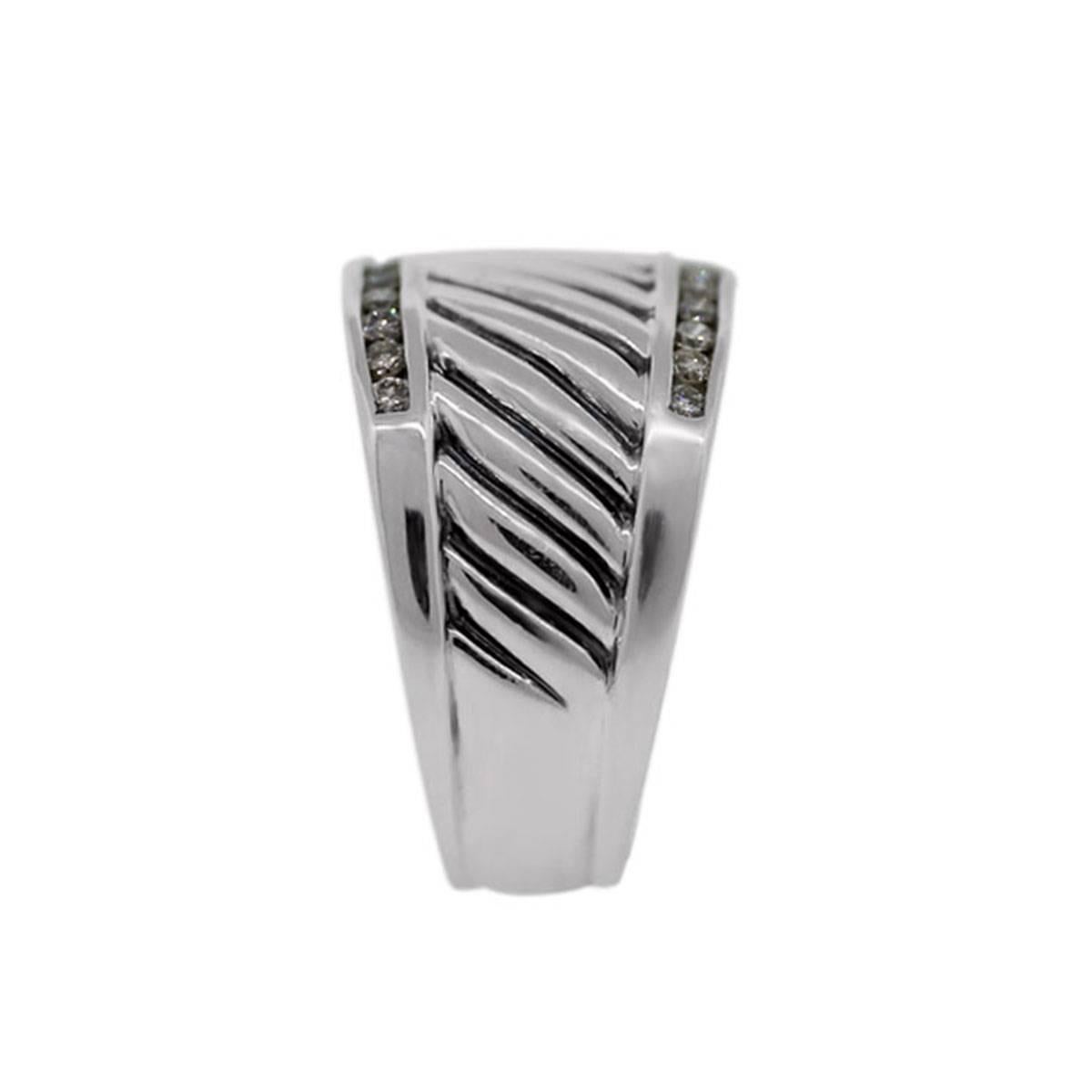 Style	David Yurman Sterling Silver Ice Diamond Cigar Band Ring
Material	Sterling Silver 
Diamonds	24 Round Diamonds 0.50ctw
Diamond Color	F/G
Diamond Clarity	VS
Total Weight	10.2g (6.5dwt)
Ring Size	Size 8 (Can be Sized)
Box	This item comes complete