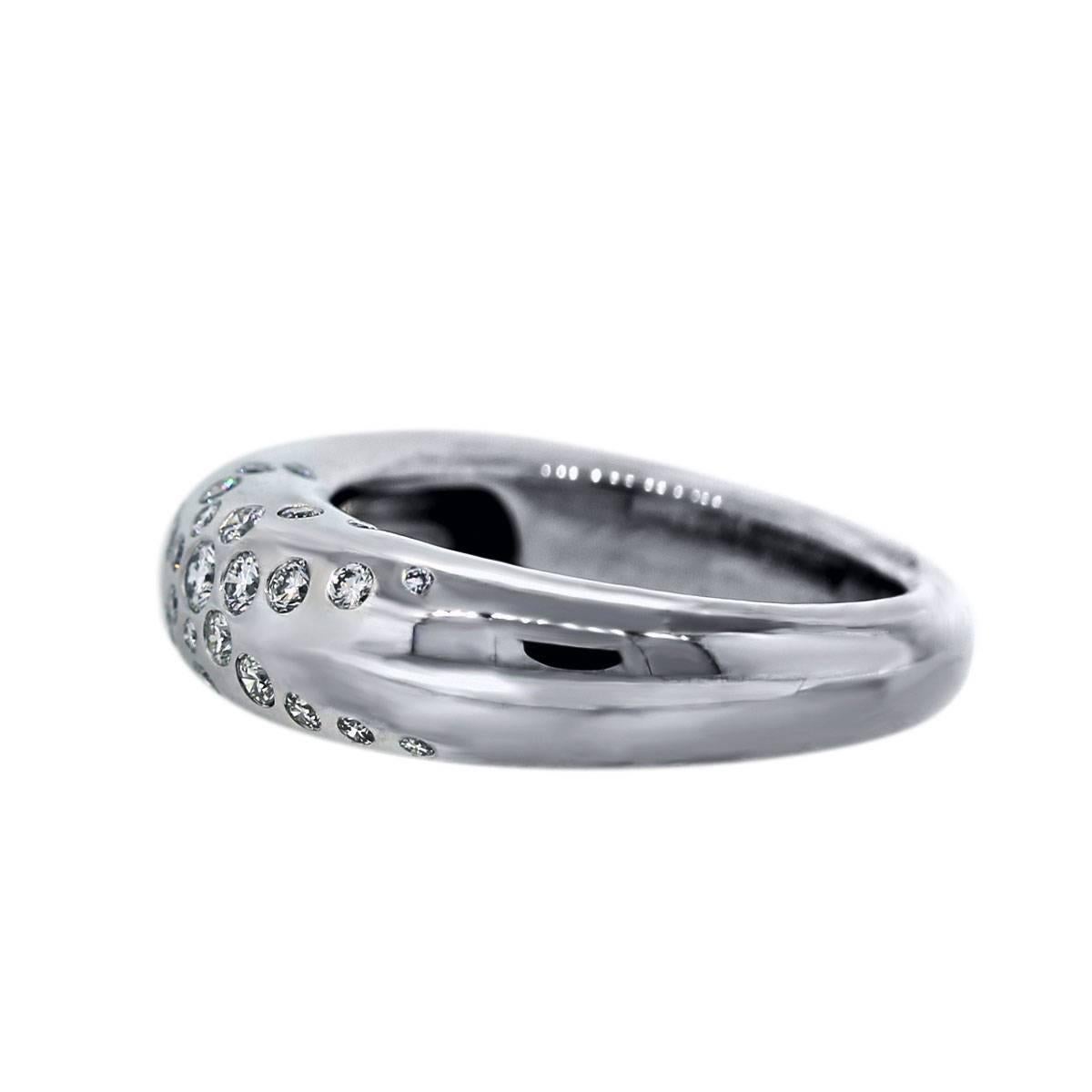Chaumet Natürlicher Diamant Sprinkle 18 Karat Ring auf Lager

Entdecken Sie diesen bezaubernden Ring von Chaumet aus 18 Karat Weißgold mit natürlichen Diamanten. Dieses exquisite Stück besticht durch eine Reihe funkelnder Diamanten, die in