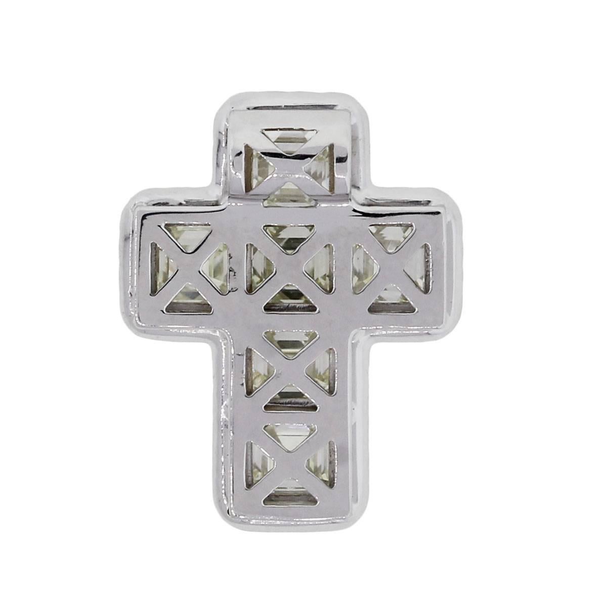 White Gold 2.68 Carats Asscher Cut and Round Brilliant Diamonds Gold Cross In Excellent Condition In Boca Raton, FL