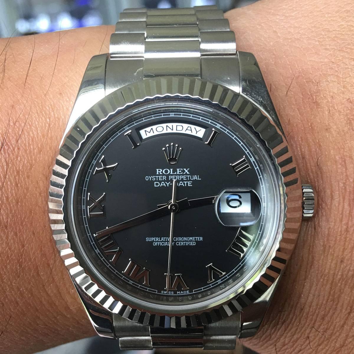Rolex white gold Day Date II Presidential Black Roman Dial Wristwatch In Excellent Condition In Boca Raton, FL